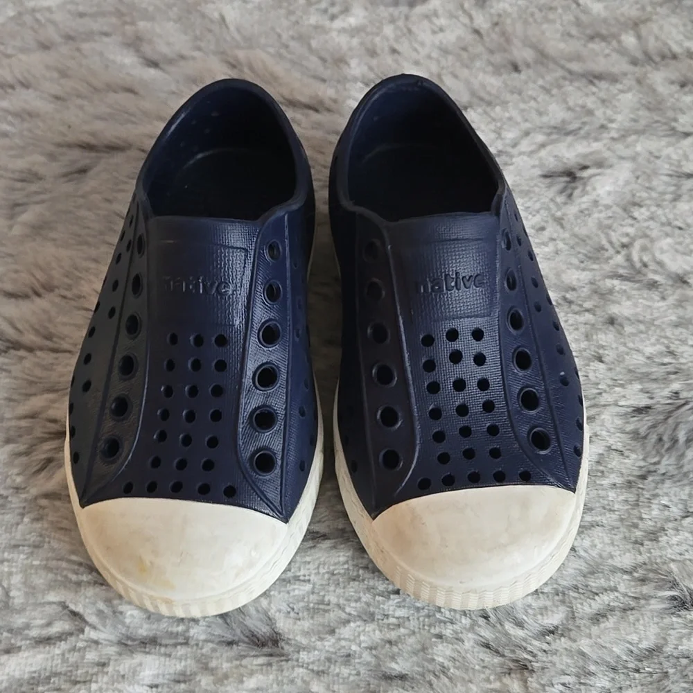 Native Navy/White Watershoes, Kids Size 7, Great Condition